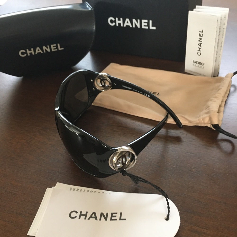 CHANEL sunglasses